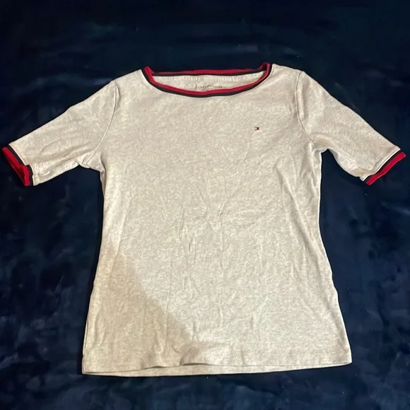 Tommy Hilfiger t shirt - Picture 1 of 6